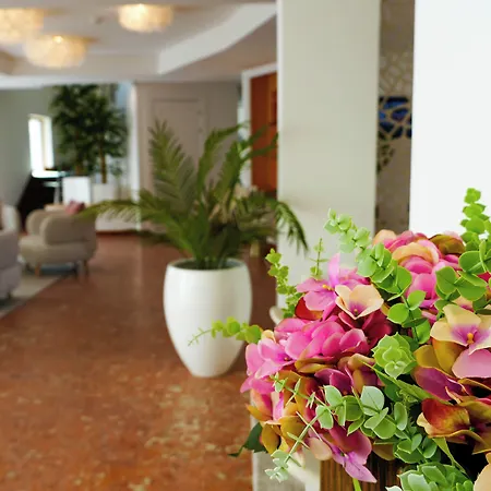 Miramar & Hotel 4*